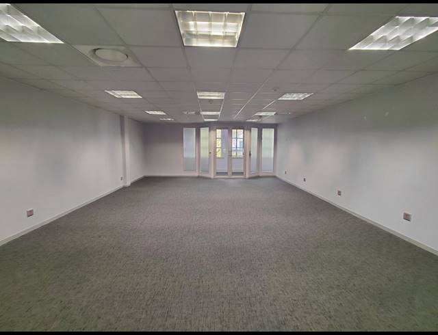 112M² OFFICE TO LET IN BRYANSTON
